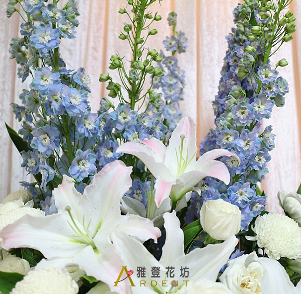 遺風宛在弔唁高架花籃