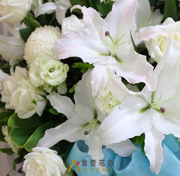 遺風宛在弔唁高架花籃