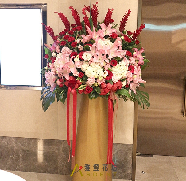 金碧輝煌祝賀高架花柱