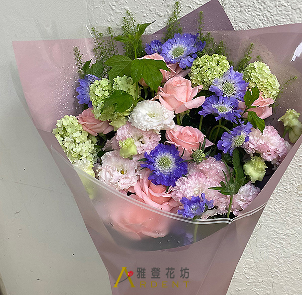 柔光藍語｜粉玫瑰繡球桔梗花束